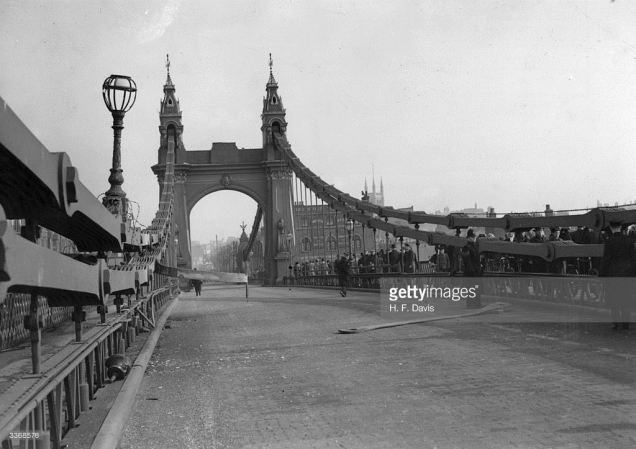 Hammersmith Bridge after the IRA attack in 1939, with damage to the structure visible. (Image © Getty Images)